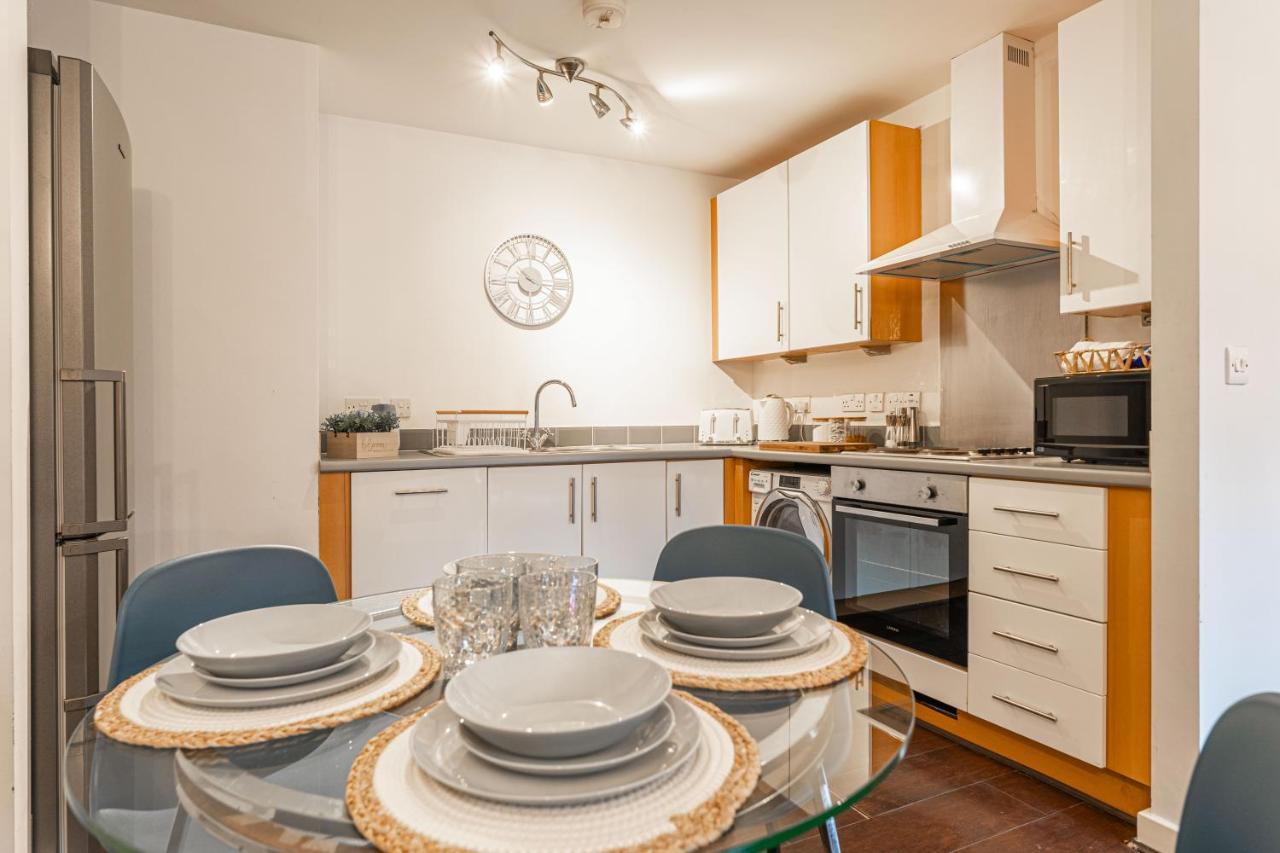 City Centre Flat Ideal For Contractors, Families & Relocators - Disable People Welcome - Free Parking, Fast Wifi, Smart Tv And 2 Bathrooms, 7Min Walk From Train Station! Coventry Dış mekan fotoğraf