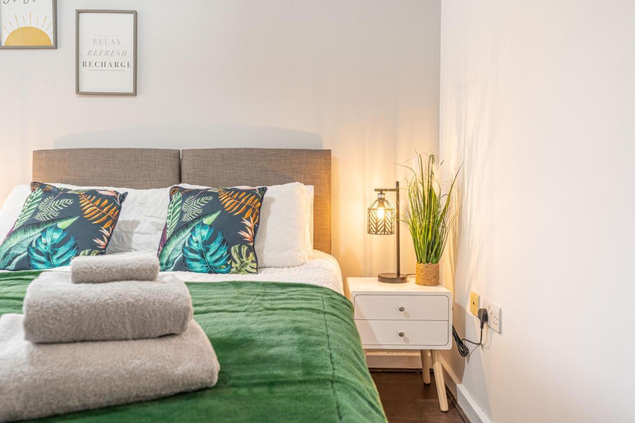 City Centre Flat Ideal For Contractors, Families & Relocators - Disable People Welcome - Free Parking, Fast Wifi, Smart Tv And 2 Bathrooms, 7Min Walk From Train Station! Coventry Dış mekan fotoğraf