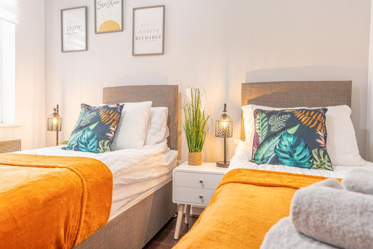 City Centre Flat Ideal For Contractors, Families & Relocators - Disable People Welcome - Free Parking, Fast Wifi, Smart Tv And 2 Bathrooms, 7Min Walk From Train Station! Coventry Dış mekan fotoğraf