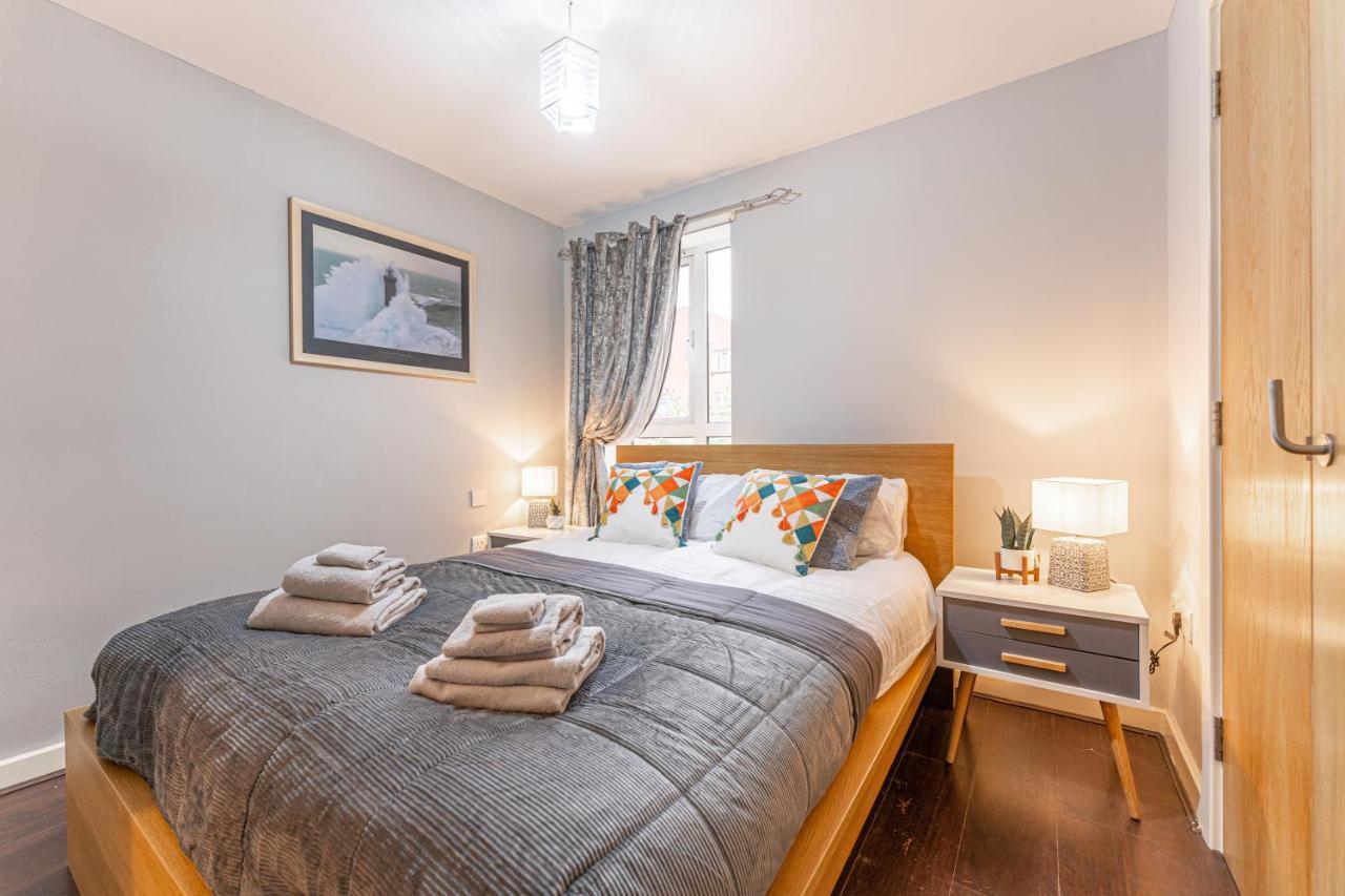 City Centre Flat Ideal For Contractors, Families & Relocators - Disable People Welcome - Free Parking, Fast Wifi, Smart Tv And 2 Bathrooms, 7Min Walk From Train Station! Coventry Dış mekan fotoğraf