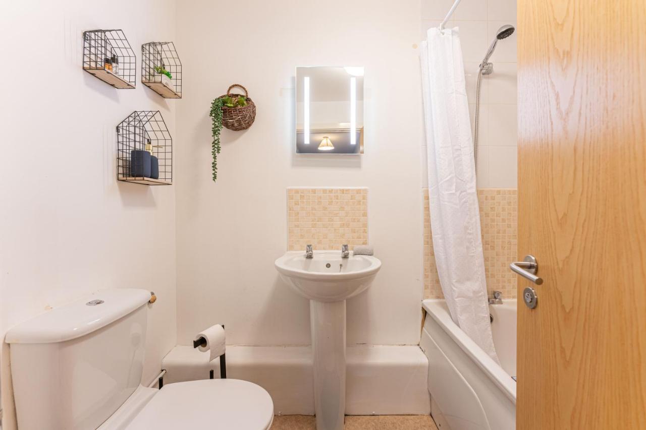 City Centre Flat Ideal For Contractors, Families & Relocators - Disable People Welcome - Free Parking, Fast Wifi, Smart Tv And 2 Bathrooms, 7Min Walk From Train Station! Coventry Dış mekan fotoğraf