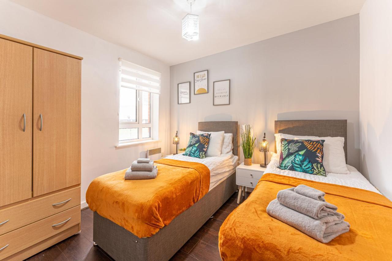 City Centre Flat Ideal For Contractors, Families & Relocators - Disable People Welcome - Free Parking, Fast Wifi, Smart Tv And 2 Bathrooms, 7Min Walk From Train Station! Coventry Dış mekan fotoğraf