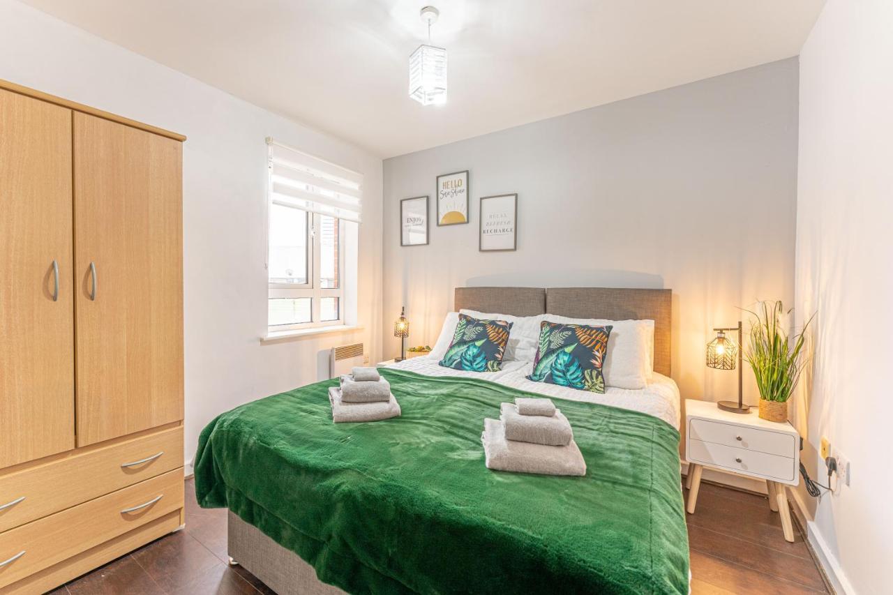 City Centre Flat Ideal For Contractors, Families & Relocators - Disable People Welcome - Free Parking, Fast Wifi, Smart Tv And 2 Bathrooms, 7Min Walk From Train Station! Coventry Dış mekan fotoğraf